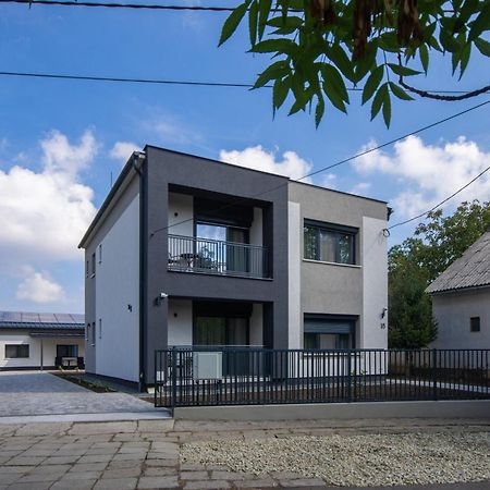 Csaladi Kikoeto Apartman Jula Exterior foto