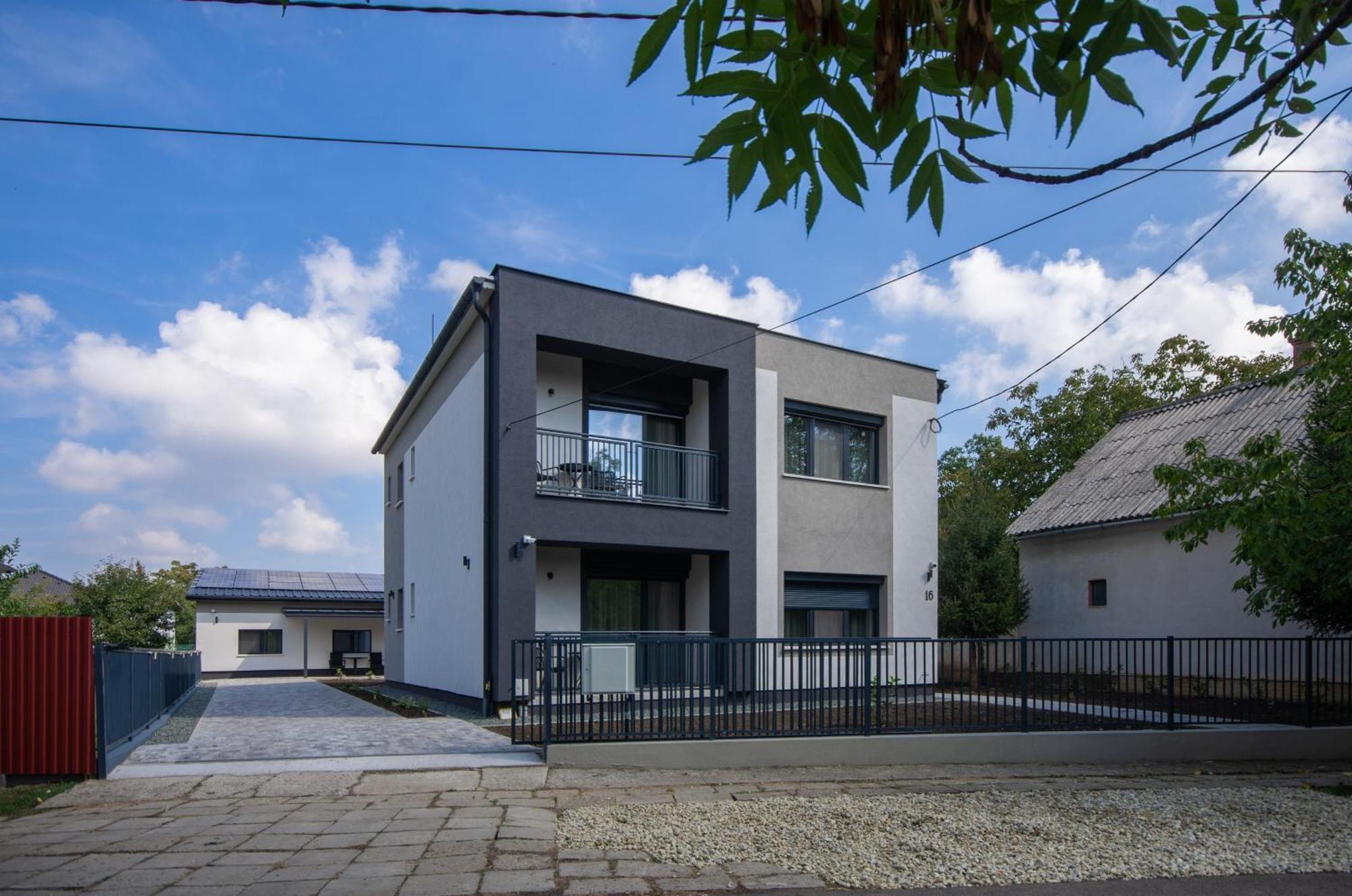 Csaladi Kikoeto Apartman Jula Exterior foto