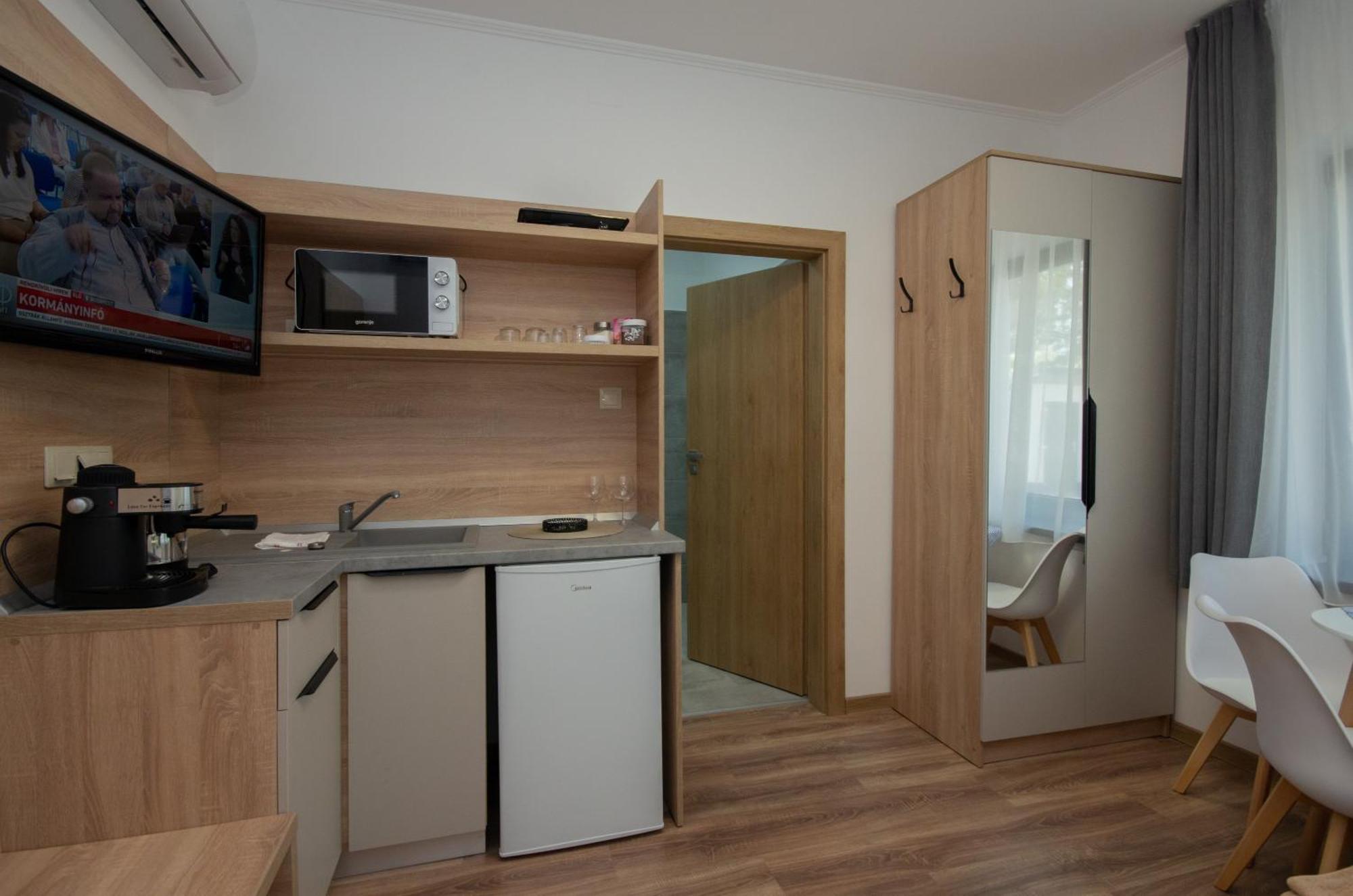 Csaladi Kikoeto Apartman Jula Exterior foto