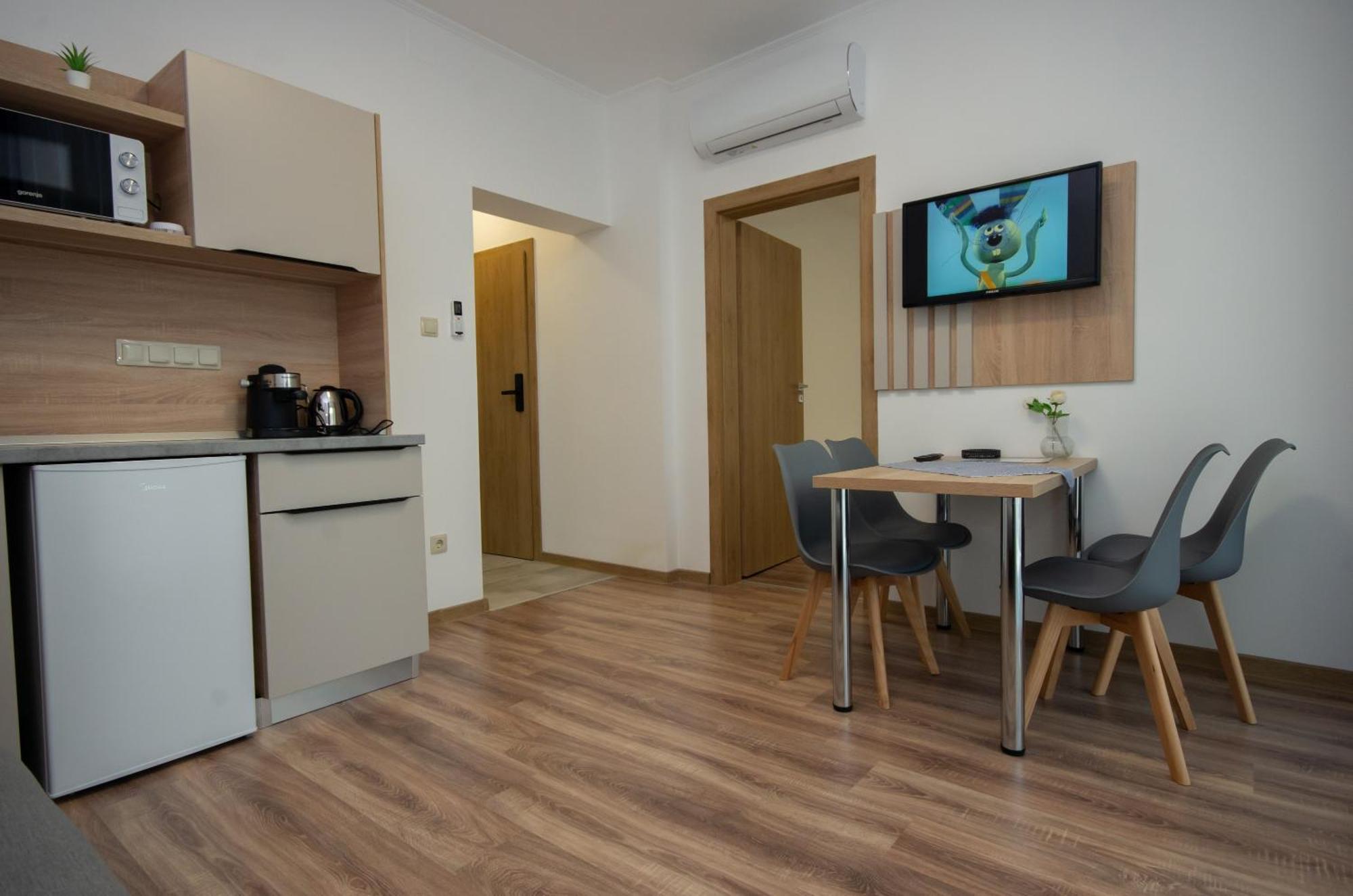 Csaladi Kikoeto Apartman Jula Exterior foto