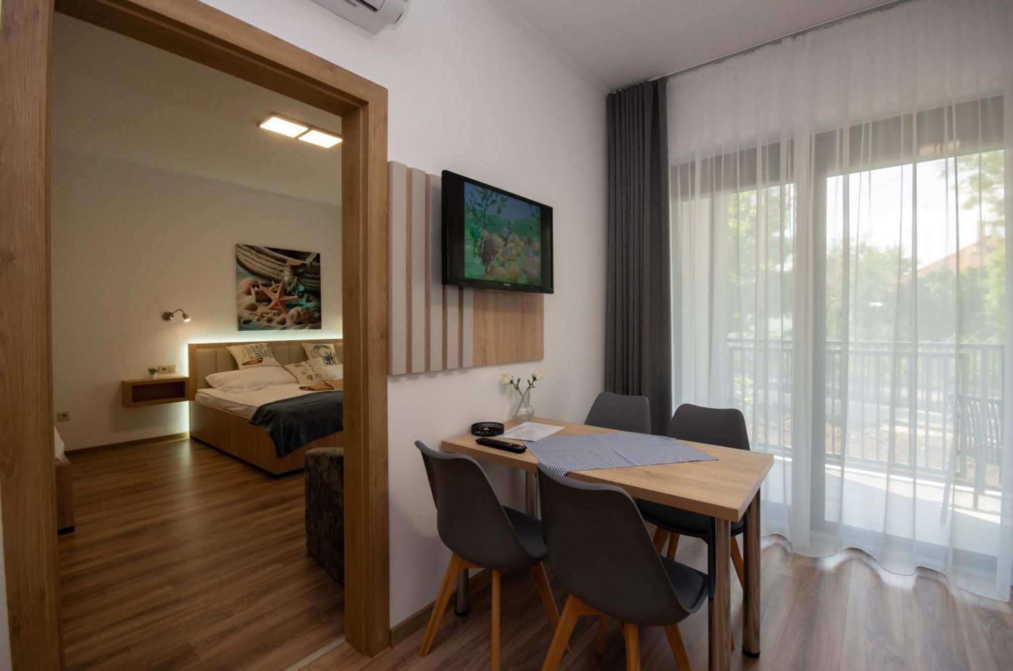 Csaladi Kikoeto Apartman Jula Exterior foto
