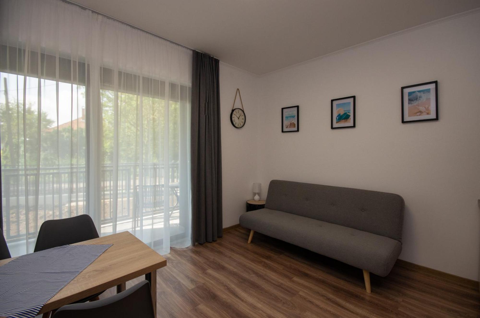 Csaladi Kikoeto Apartman Jula Exterior foto