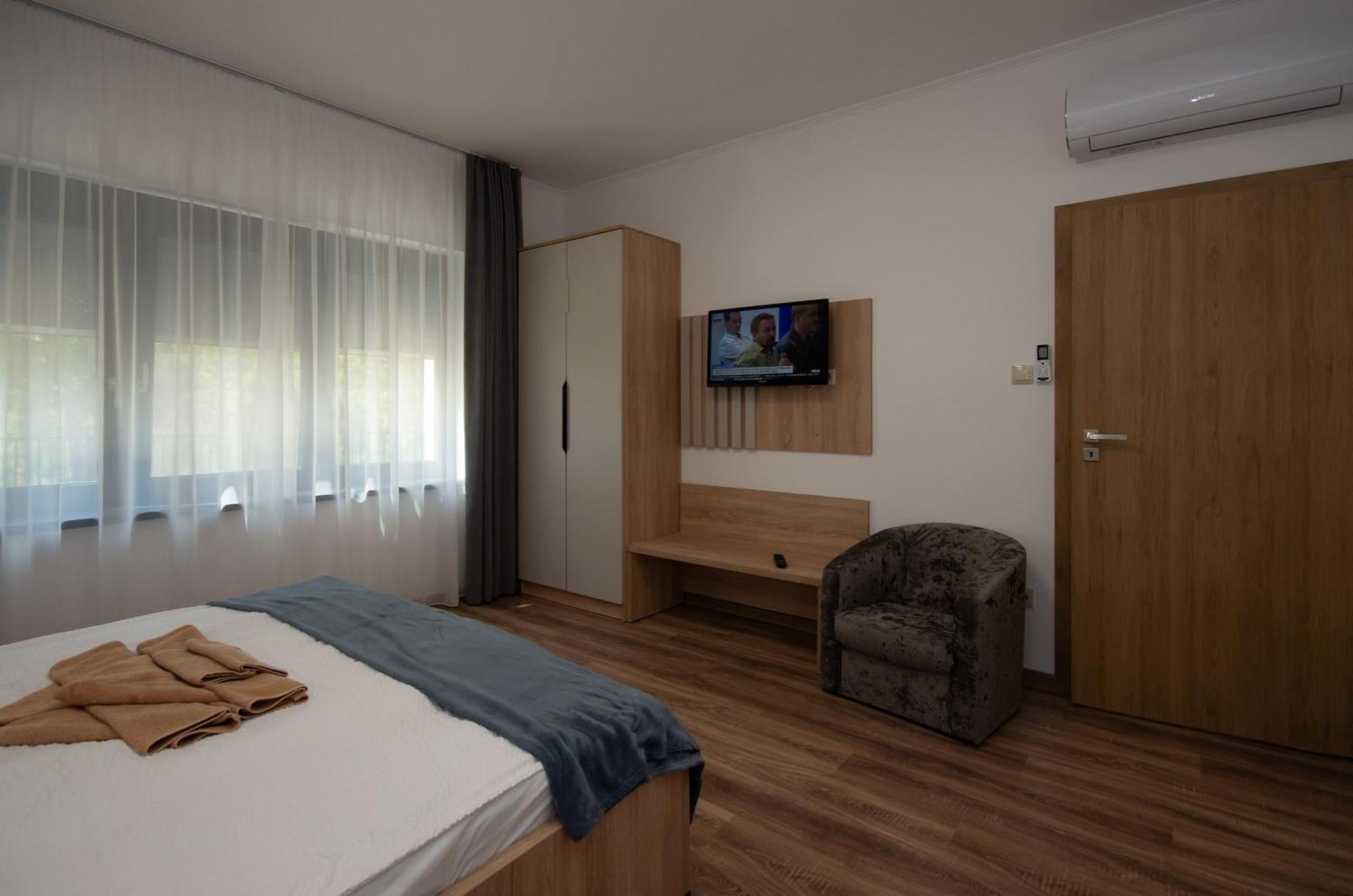 Csaladi Kikoeto Apartman Jula Exterior foto
