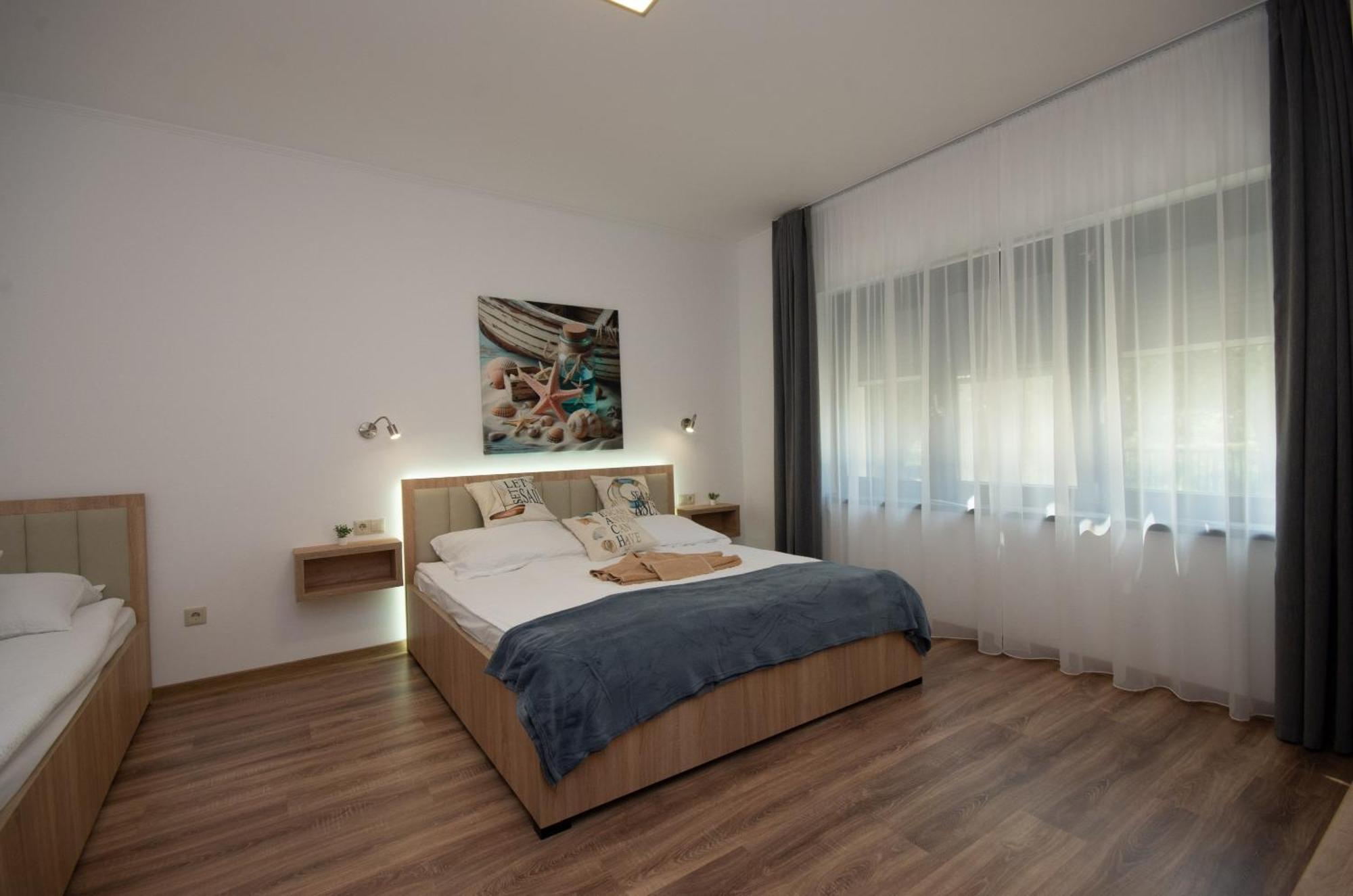 Csaladi Kikoeto Apartman Jula Exterior foto