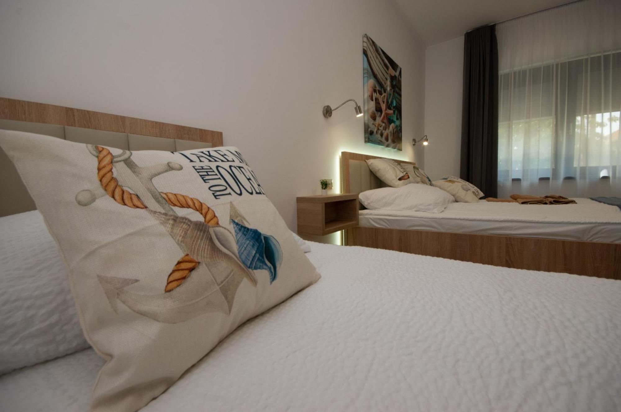 Csaladi Kikoeto Apartman Jula Exterior foto